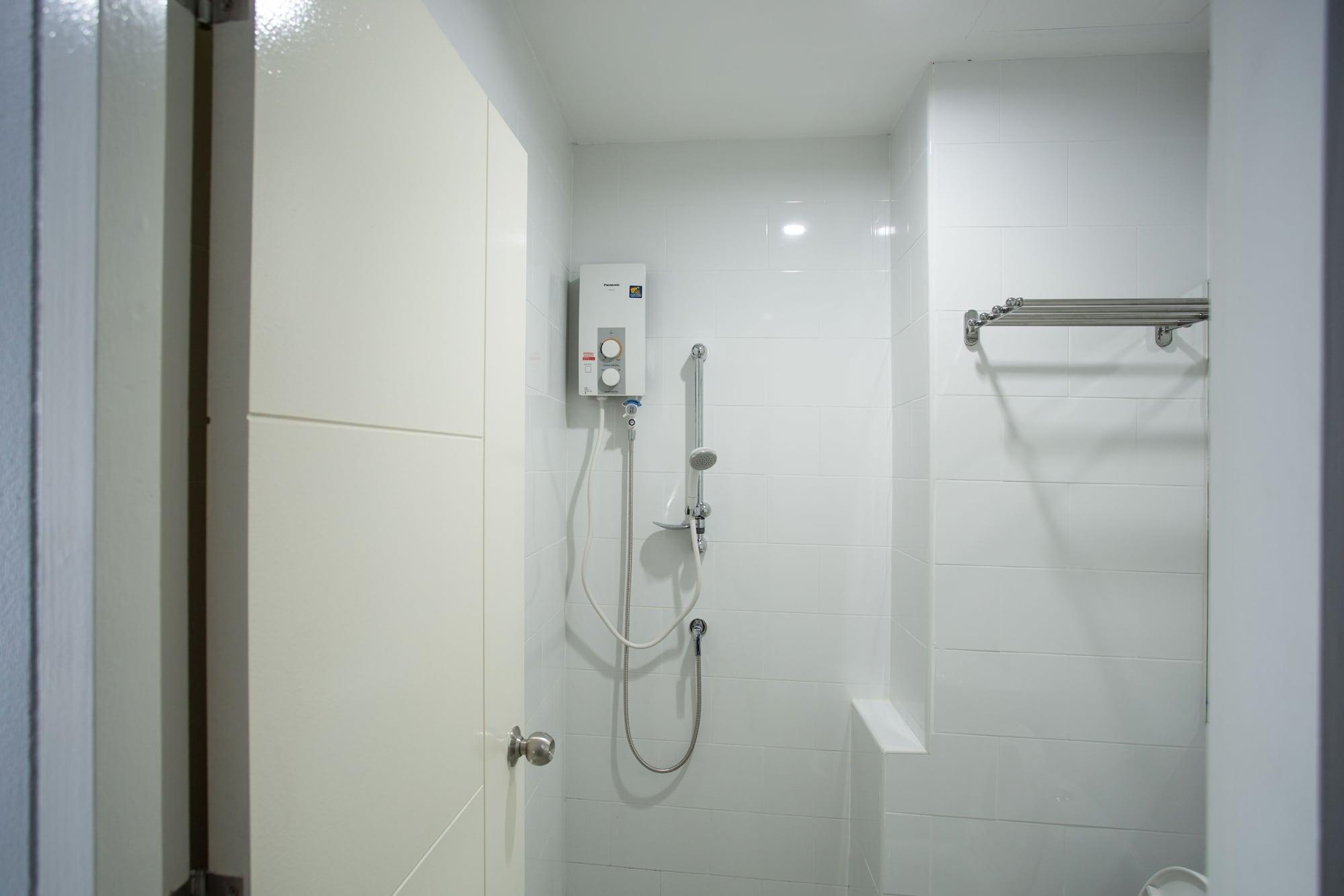 Twentynine Kv Apartel Nonthaburi Exteriör bild